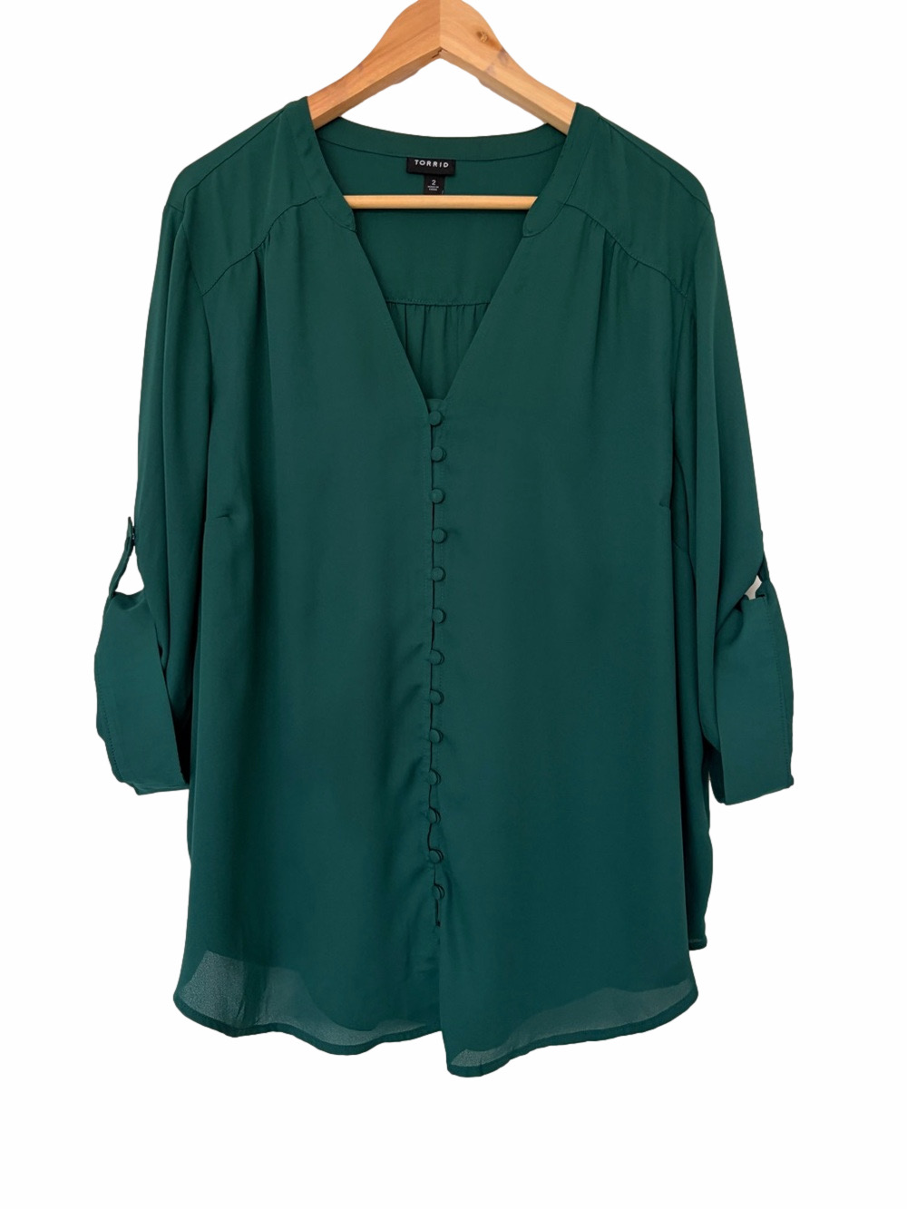 TORRID EMERALD GREEN V-NECK BUTTON ROLL-TAB TOP/BLOUSE, SIZE 2